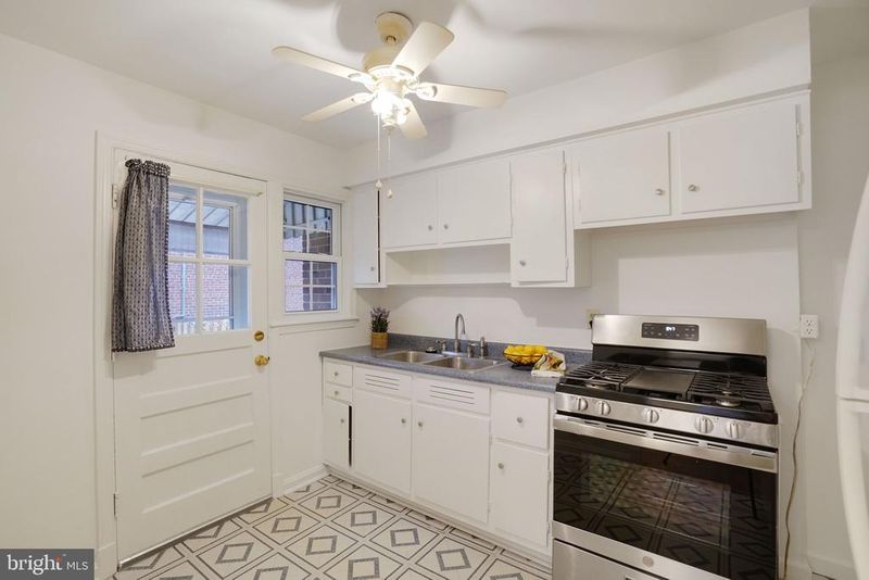 3 E Alexandria Ave, Alexandria, VA 22301