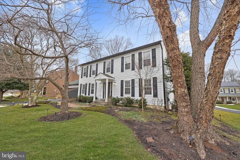 3623 Great Laurel Ln, Fairfax, VA 22033