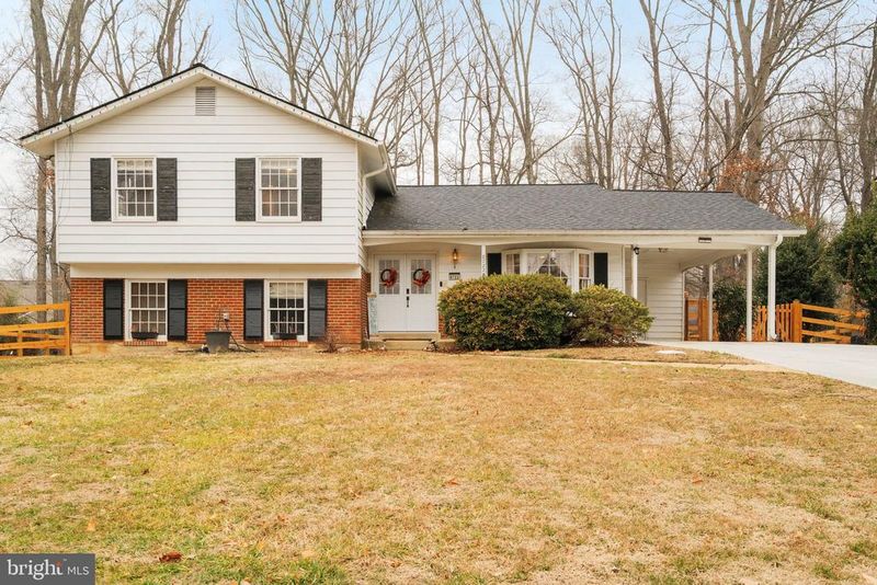 8722 Falkstone Ln, Alexandria, VA 22309