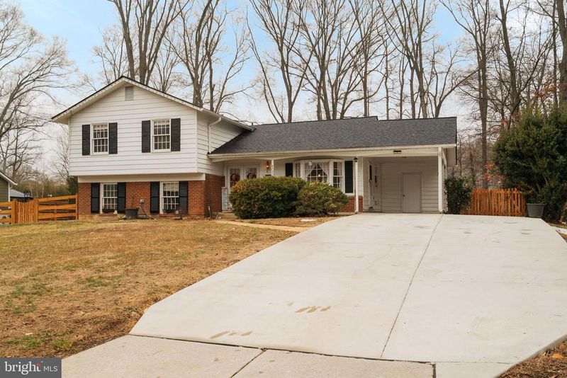 8722 Falkstone Ln, Alexandria, VA 22309