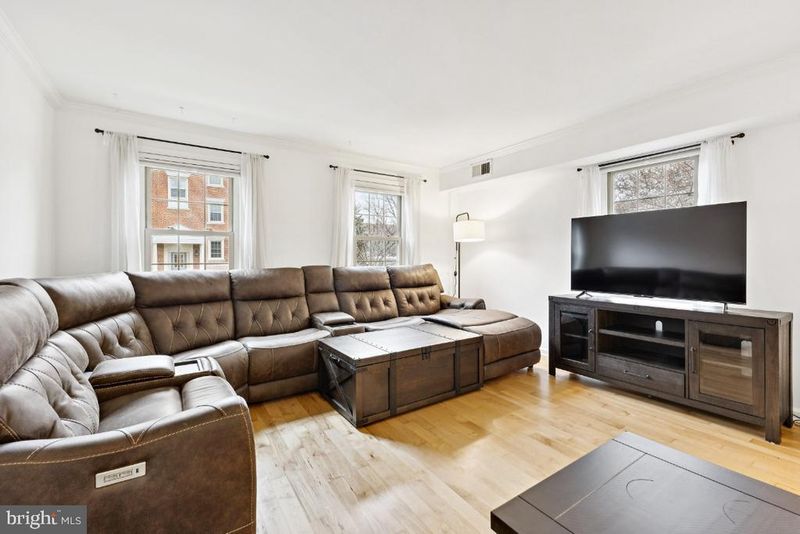529 Bashford Ln #1, Alexandria, VA 22314