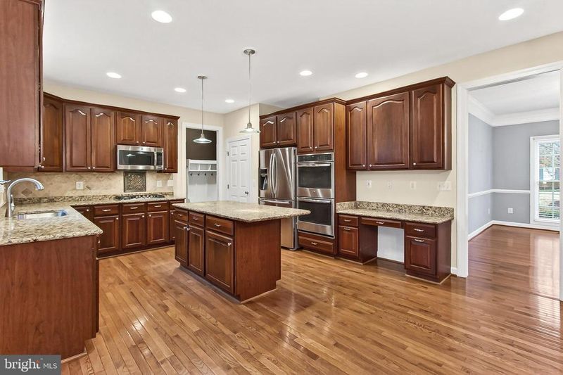 43785 Timberbrooke Pl, Ashburn, VA 20147