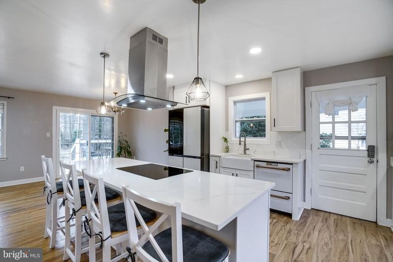 8722 Falkstone Ln, Alexandria, VA 22309