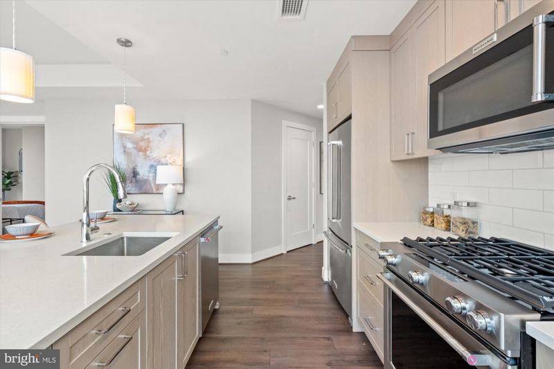 930 Rose Ave #1704, North Bethesda, MD 20852