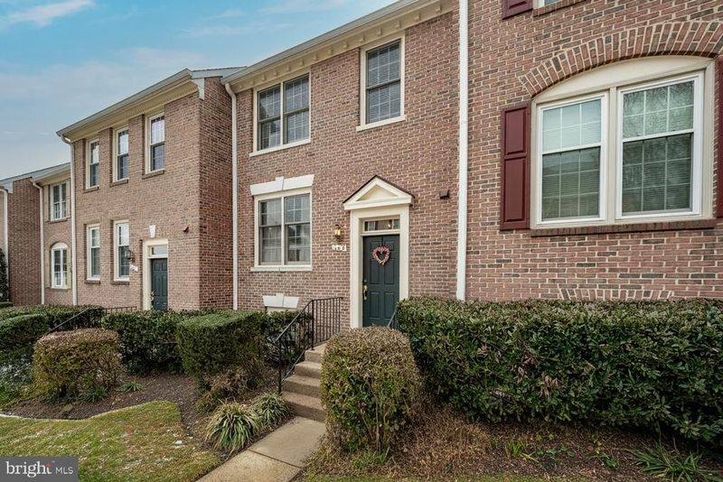 309 S Pickett St, Alexandria, VA 22304