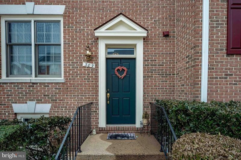 309 S Pickett St, Alexandria, VA 22304