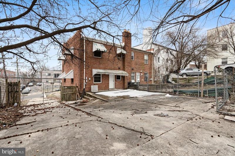 414 Chesapeake St SE, Washington, DC 20032