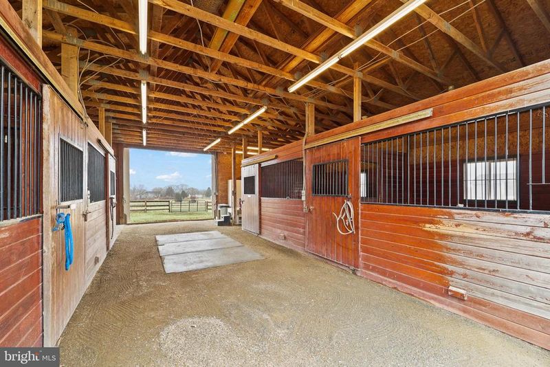 11999 Memory Ln, Nokesville, VA 20181