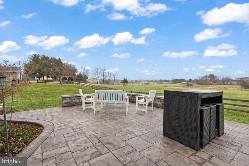 11999 Memory Ln, Nokesville, VA 20181