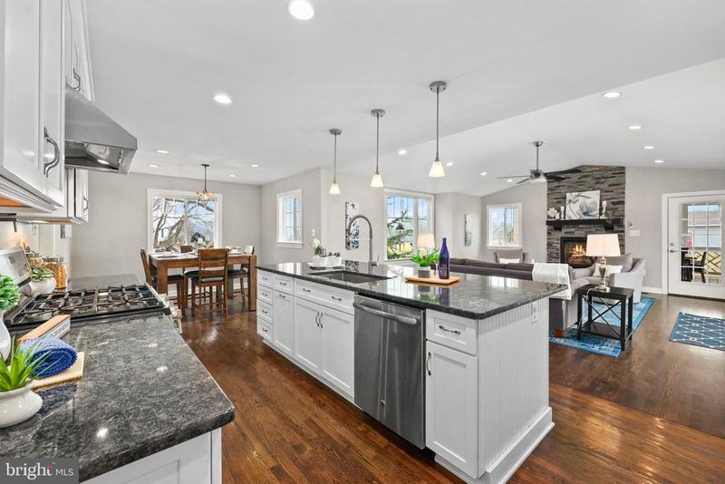 11999 Memory Ln, Nokesville, VA 20181
