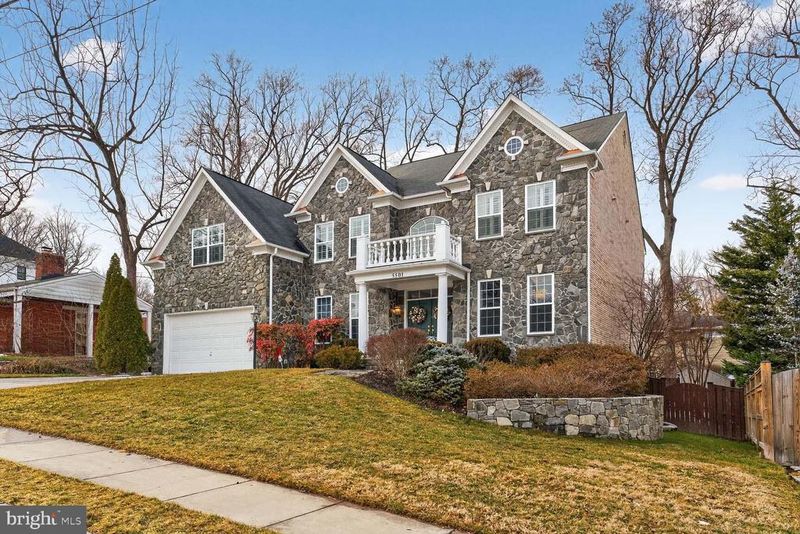 5501 36th St N, Arlington, VA 22207