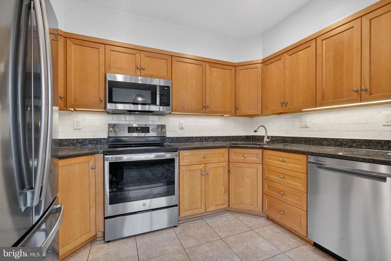 5023 Sentinel Dr #122, Bethesda, MD 20816