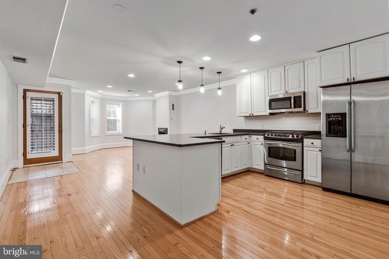 629 4th St NE #1, Washington, DC 20002
