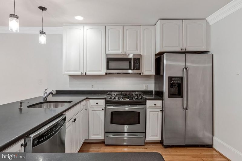 629 4th St NE #1, Washington, DC 20002