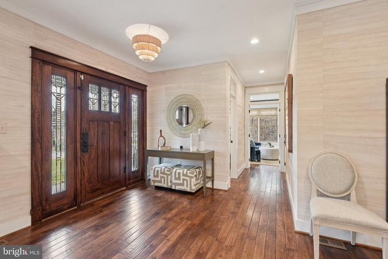 448 Nelson Dr NE, Vienna, VA 22180