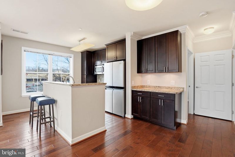 2101 N Monroe St #201, Arlington, VA 22207