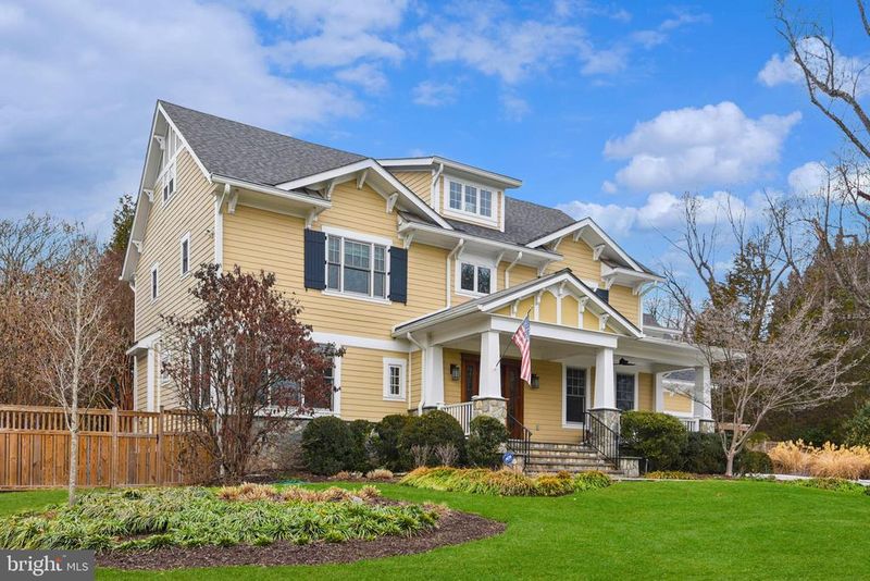 448 Nelson Dr NE, Vienna, VA 22180
