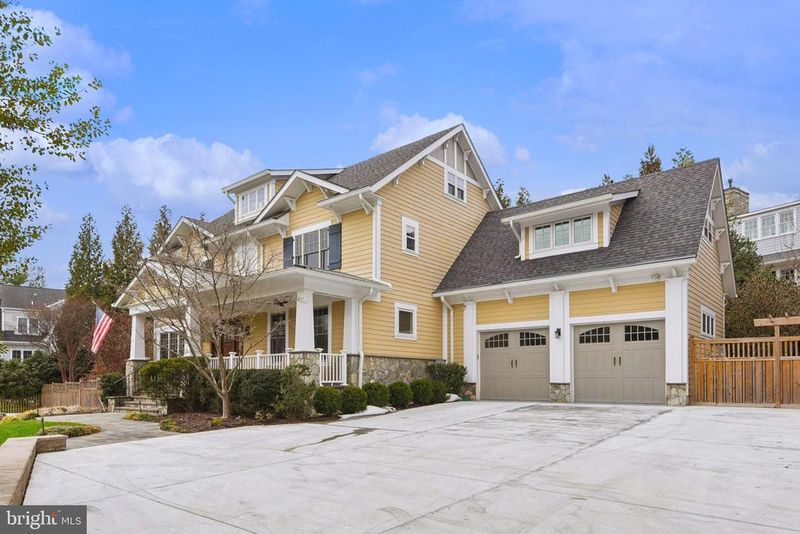 448 Nelson Dr NE, Vienna, VA 22180