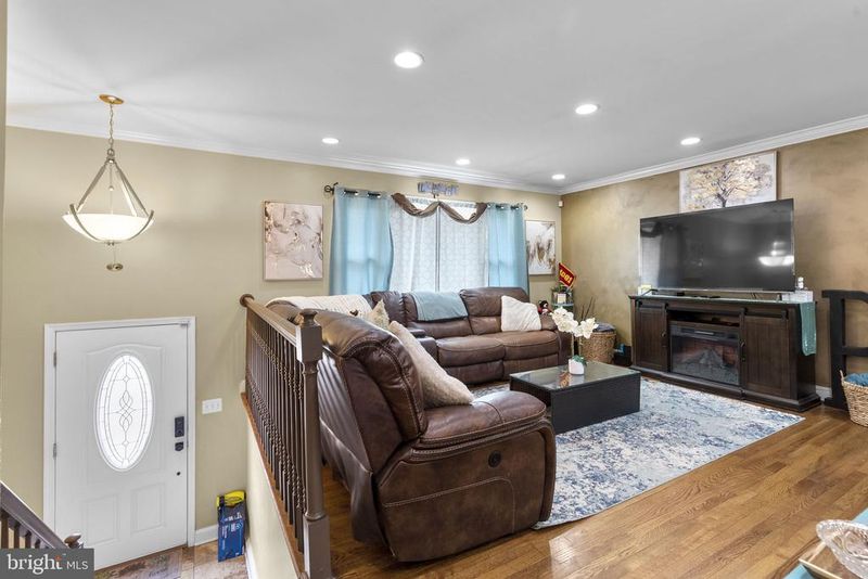 9618 Small Dr, Clinton, MD 20735