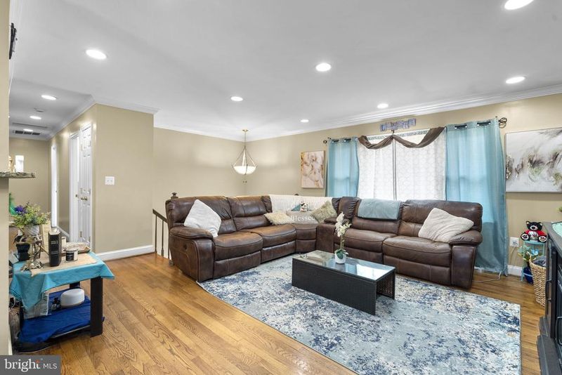 9618 Small Dr, Clinton, MD 20735