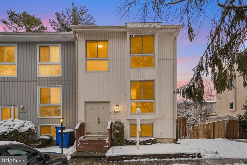 3072 Sugar Ln, Vienna, VA 22181