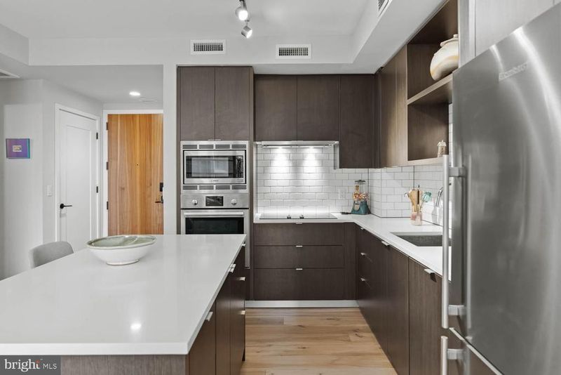 1300 4th St SE #806, Washington, DC 20003