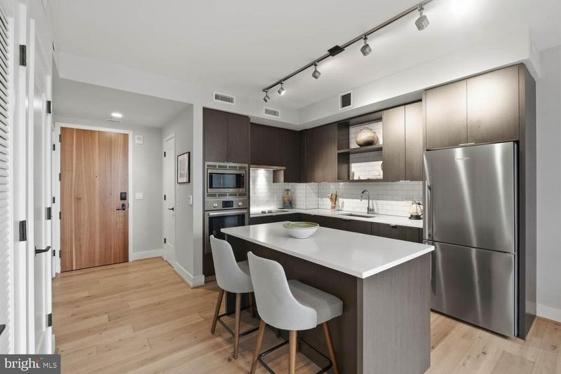 1300 4th St SE #806, Washington, DC 20003