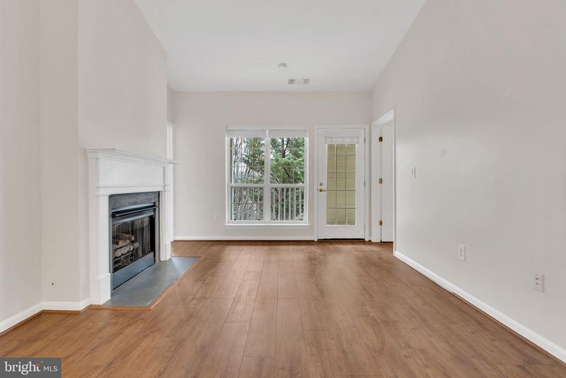 4560 Strutfield Ln #1414, Alexandria, VA 22311