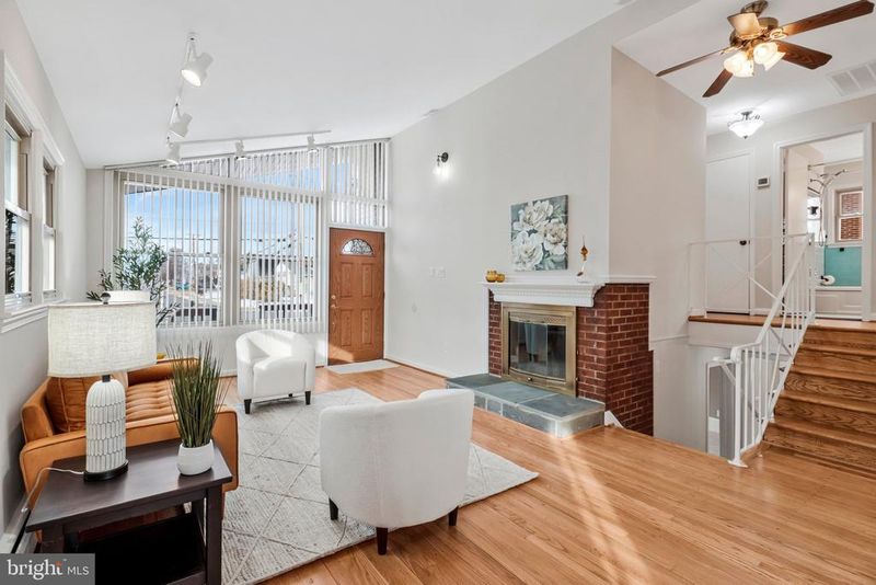 6323 Hillcrest Pl, Alexandria, VA 22312