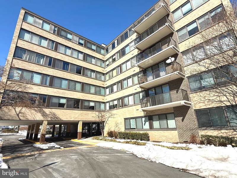 600 Roosevelt Blvd #611, Falls Church, VA 22044