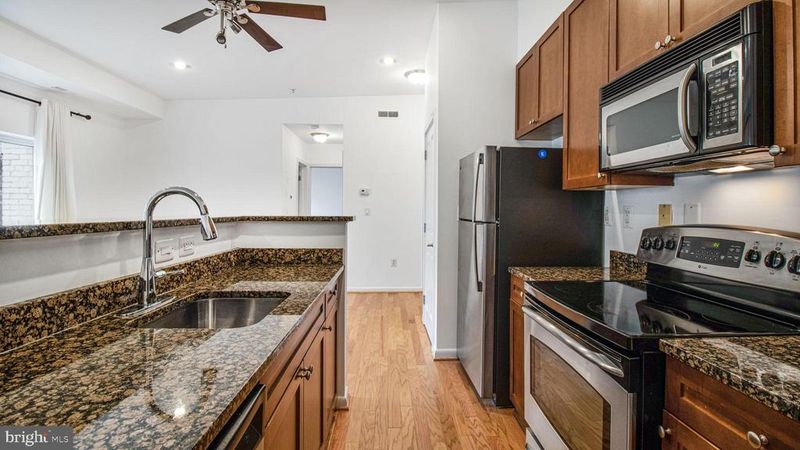 1501 27th St SE #406, Washington, DC 20020