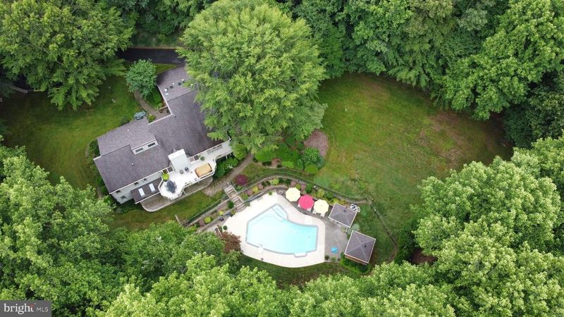5500 Beech Ridge Dr, Fairfax, VA 22030