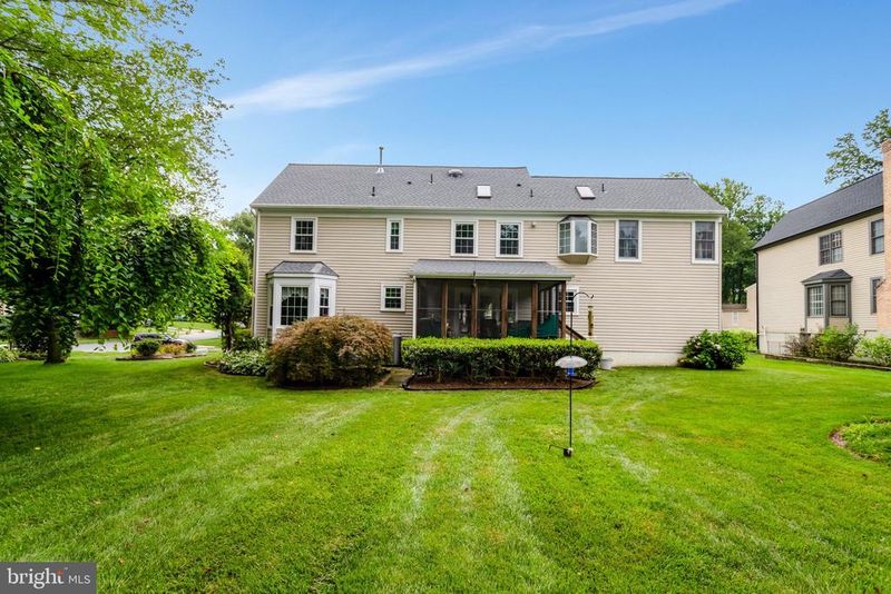 5300 Lindsay St, Fairfax, VA 22032