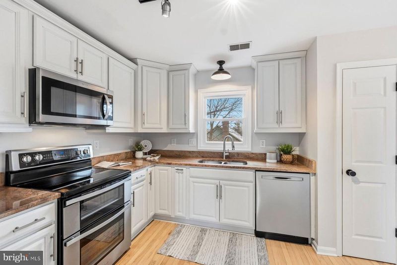10391 Meadowhead Cir, New Market, MD 21774