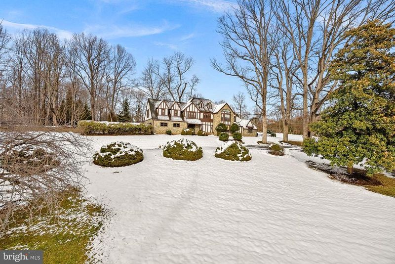 714 Seneca Rd, Great Falls, VA 22066