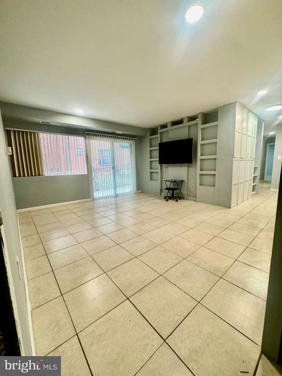 9278 Adelphi Rd #103, Hyattsville, MD 20783