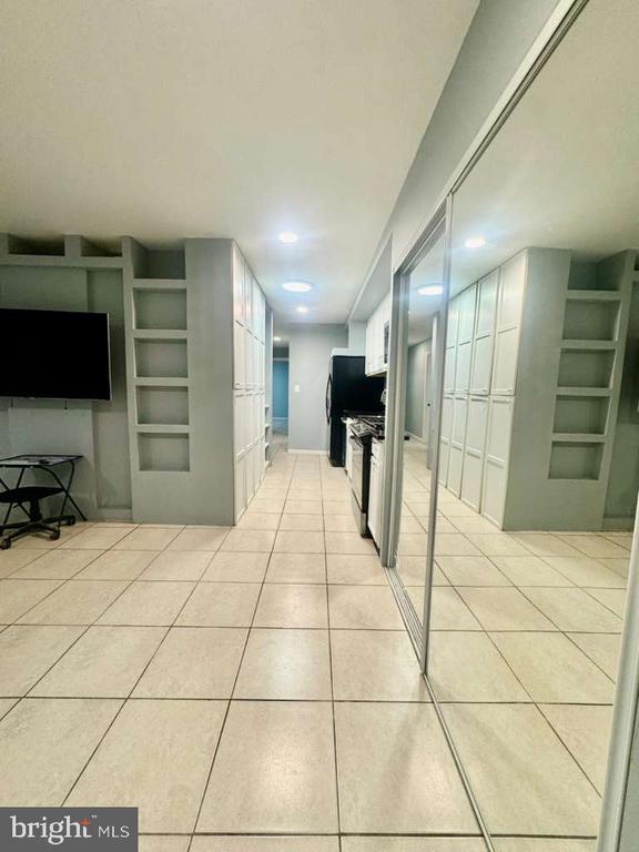 9278 Adelphi Rd #103, Hyattsville, MD 20783