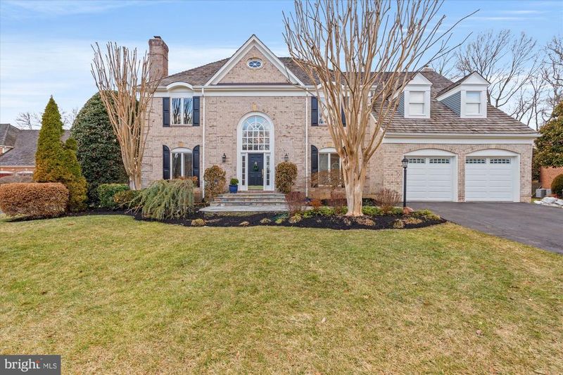 8812 Surrey Ct, Alexandria, VA 22309