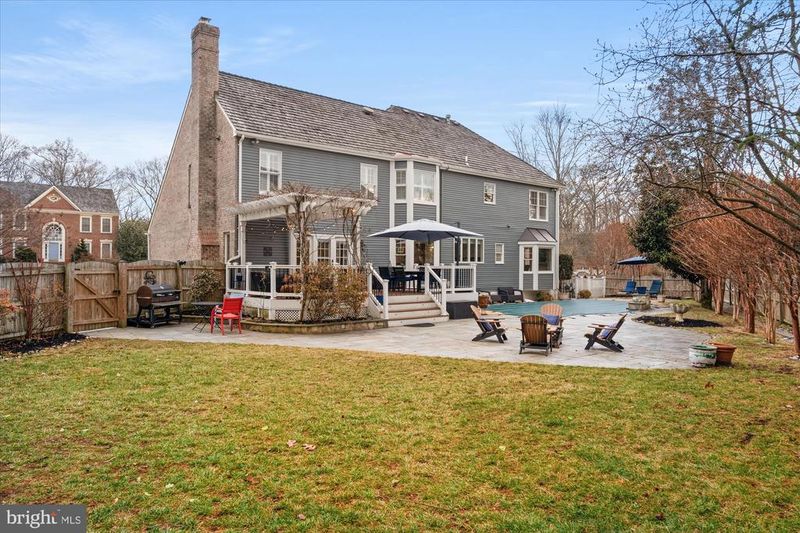 8812 Surrey Ct, Alexandria, VA 22309
