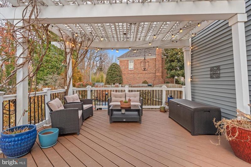8812 Surrey Ct, Alexandria, VA 22309