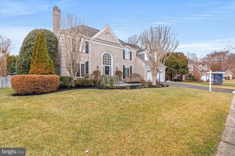 8812 Surrey Ct, Alexandria, VA 22309