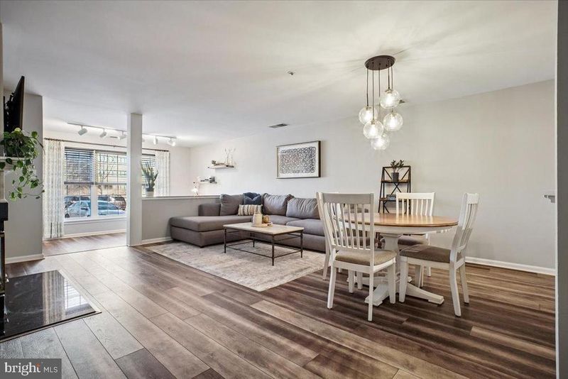 244 S Reynolds St #109, Alexandria, VA 22304