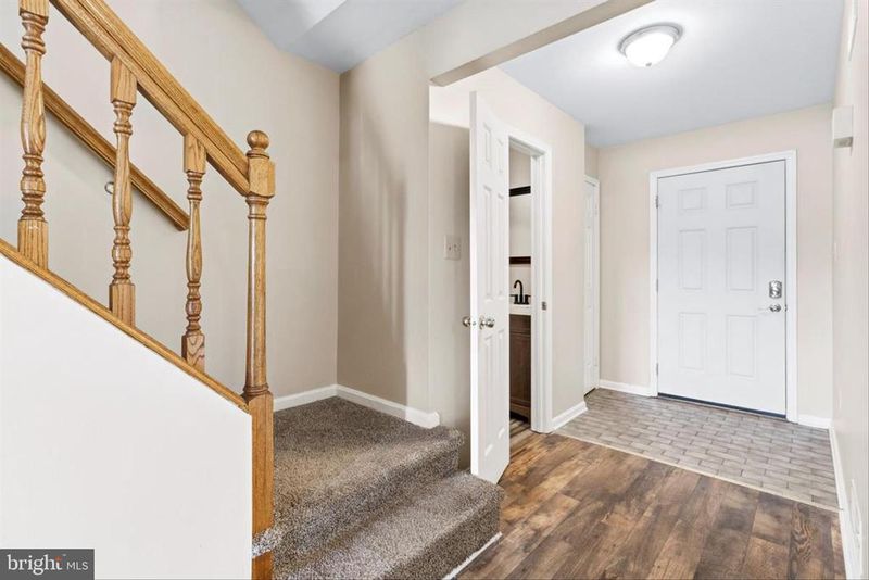 103 E Hammaker St, Thurmont, MD 21788