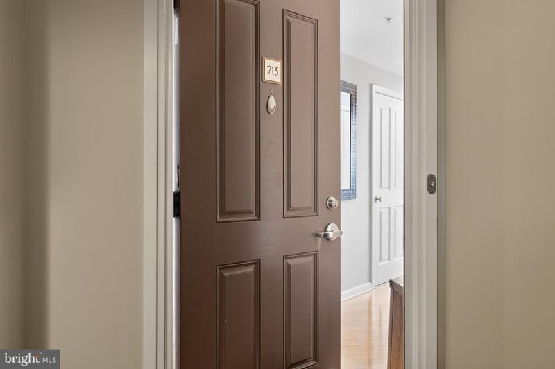 4480 Market Commons Dr #715, Fairfax, VA 22033