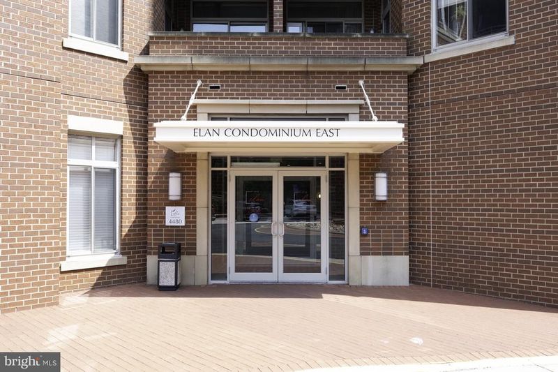 4480 Market Commons Dr #715, Fairfax, VA 22033