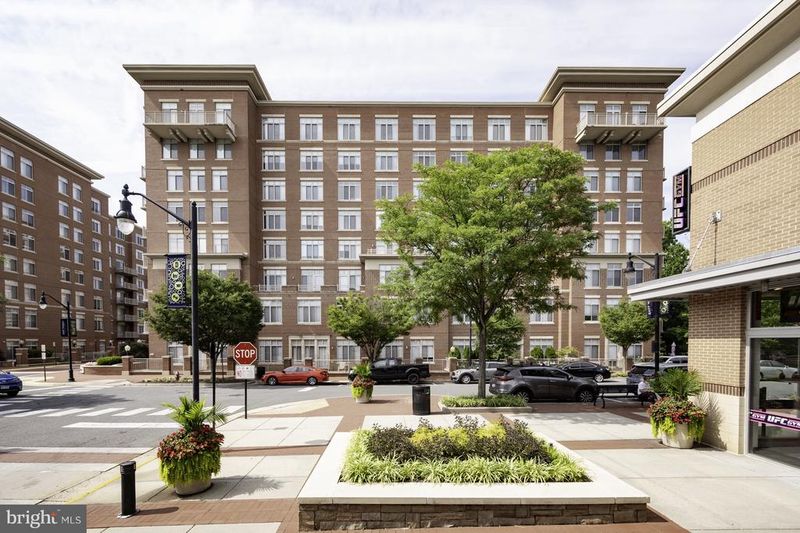 4480 Market Commons Dr #715, Fairfax, VA 22033