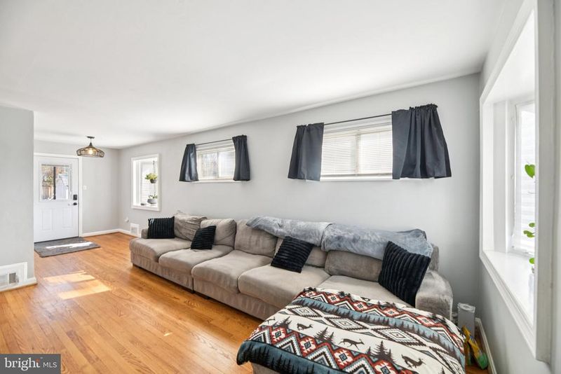 6735 Radcliffe Dr, Alexandria, VA 22307