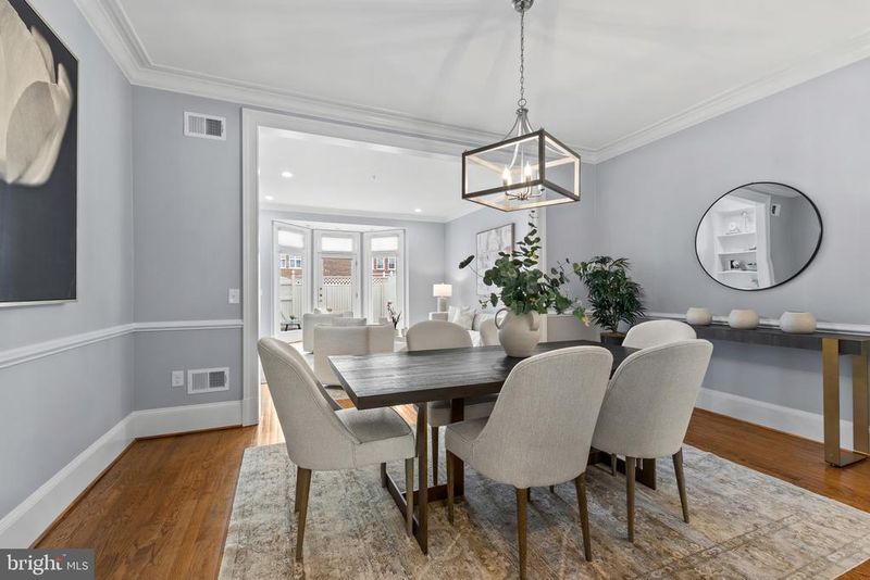 116 N Columbus St, Alexandria, VA 22314