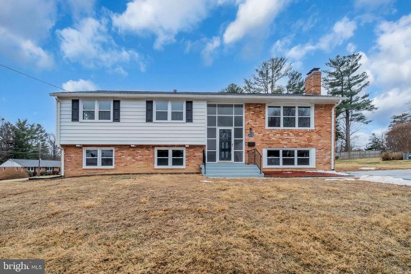 10705 Ames St, Fairfax, VA 22032