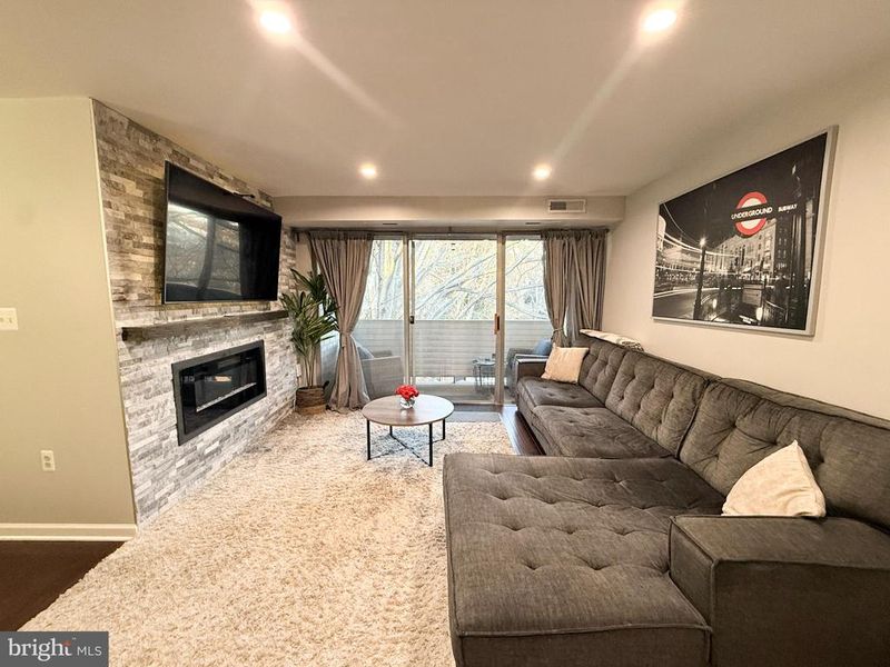 5616 Bismach Dr #204, Alexandria, VA 22312